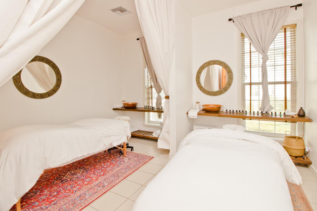Banyan Bay Suites San Pedro  Zewnętrze zdjęcie