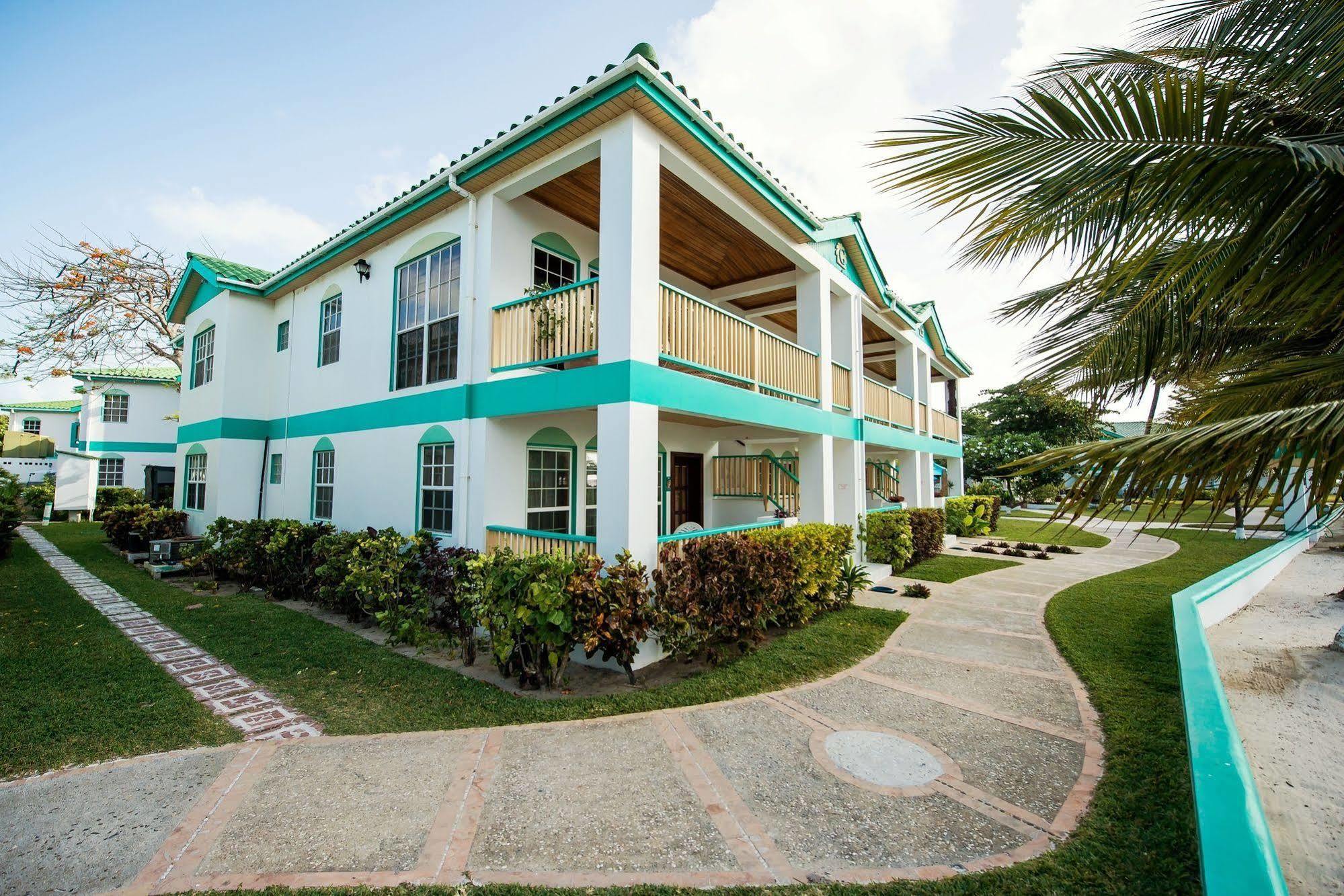 Banyan Bay Suites San Pedro  Zewnętrze zdjęcie