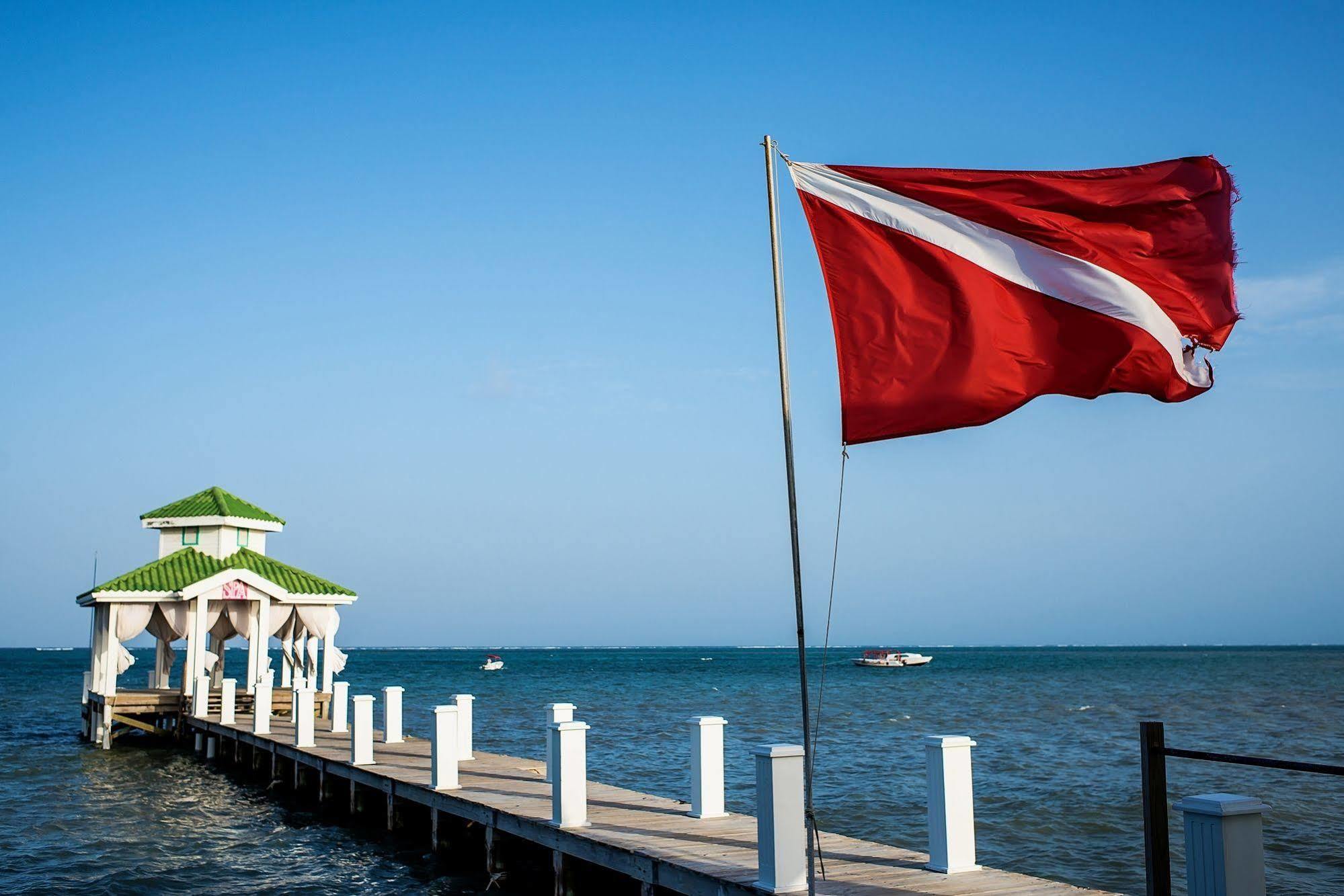 Banyan Bay Suites San Pedro  Zewnętrze zdjęcie